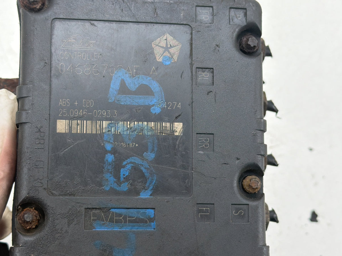 2003-2005 Chrysler Town & Country ABS Anti-Lock Brake Pump Module 04686702AE OEM