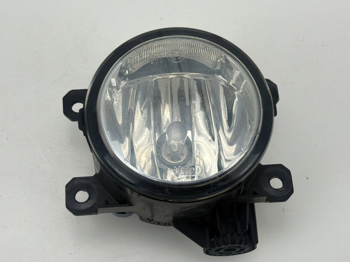 2015-2017 Fiat 500 - Front Left Driver Fog Light 89211690 OEM