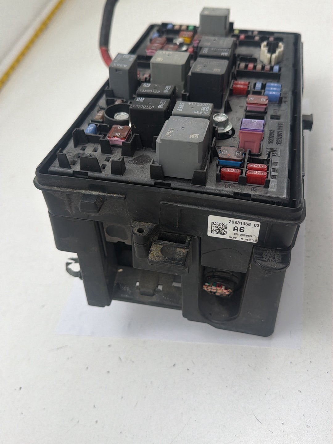 2010 Buick LaCrosse Fuse Box Relay Module 20831466 OEM