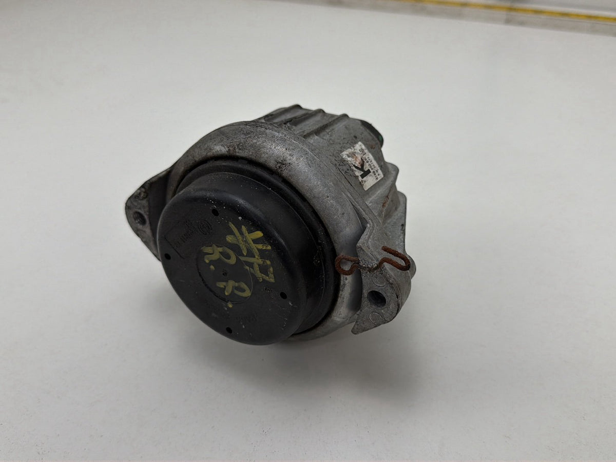 2014 BMW X1 E84 SUV Engine Mount 13981112 OEM