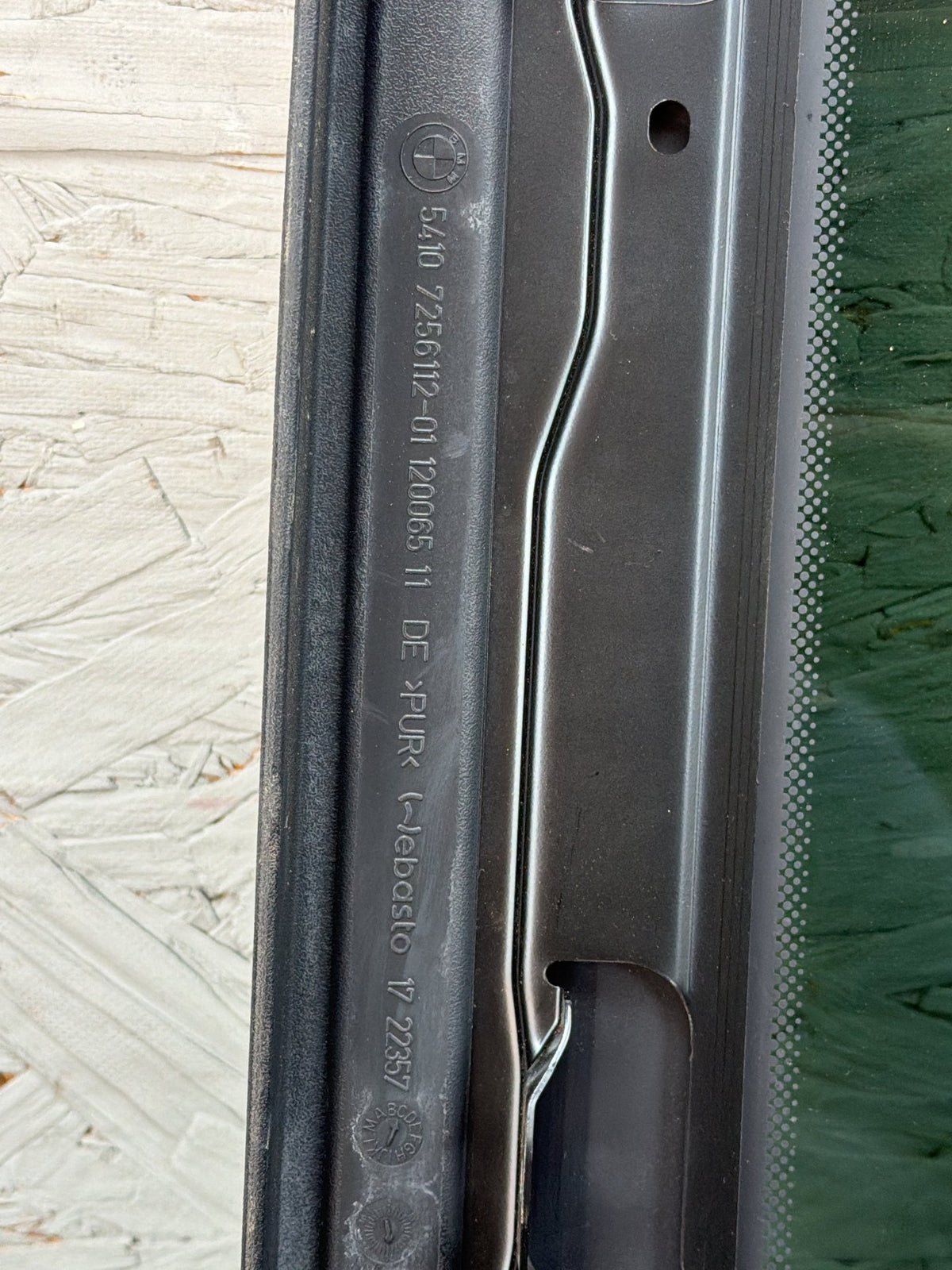 2011-2016 BMW 550i xDrive Upper Sunroof Sun Roof Window Glass 43R-001090 OEM