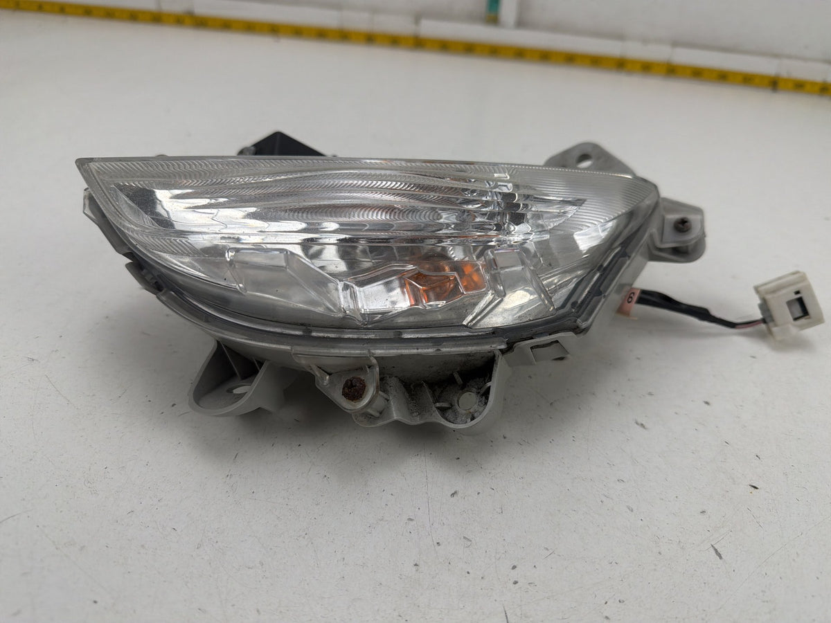 2014-2016 Mazda 3 Front Right Turn Signal Lamp Light B45A51350 OEM