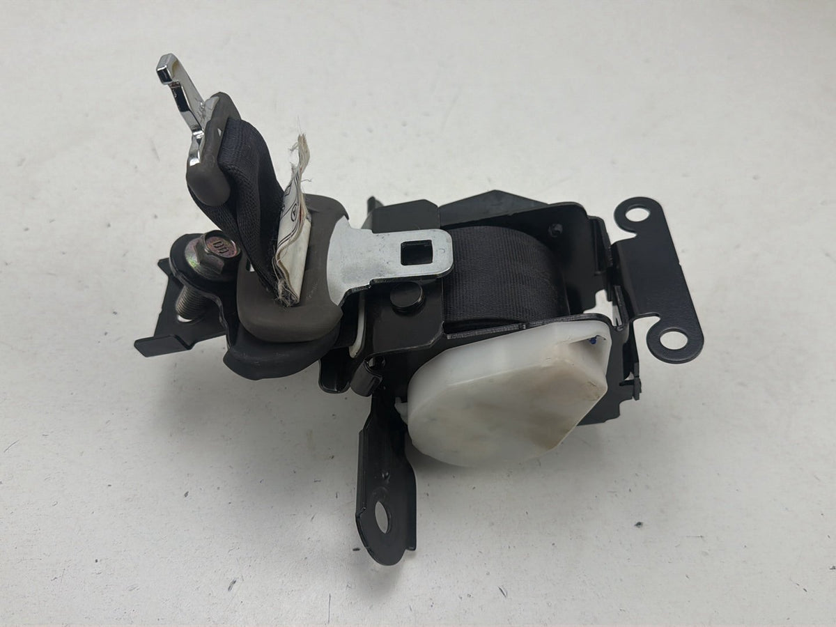 2014-2017 Honda Odyssey Rear Centre 3rd Row Seat Belt Retractor 5203009B OEM