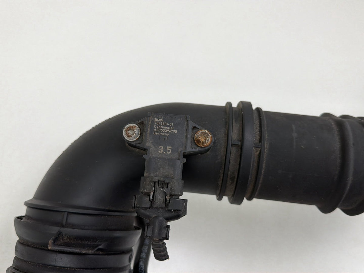 2014 BMW X1 E84 SUV Air Preheat Pipe 7843531-01 OEM