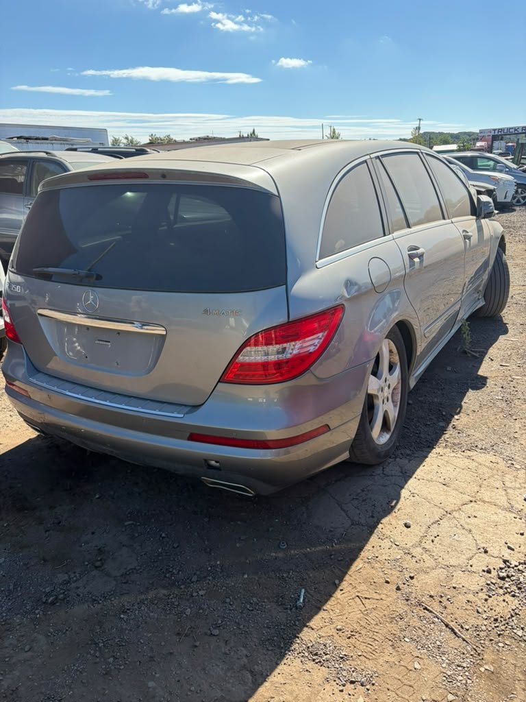 2011-2013 Mercedes-Benz R350 Rear Left Driver Side Tail Light A2518201964 OEM