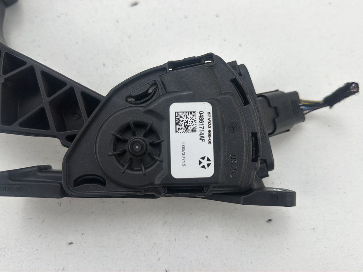 2014-2017 Maserati Ghibli Accelerator Gas Throttle Pedal Assembly 04861714AF OEM