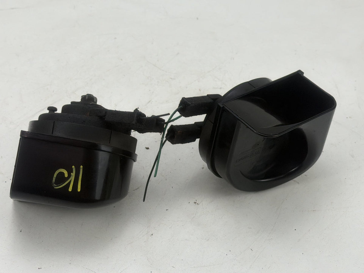 2013-2018 Nissan Altima High Low Tone Dual Snail Horn Set E358943 OEM