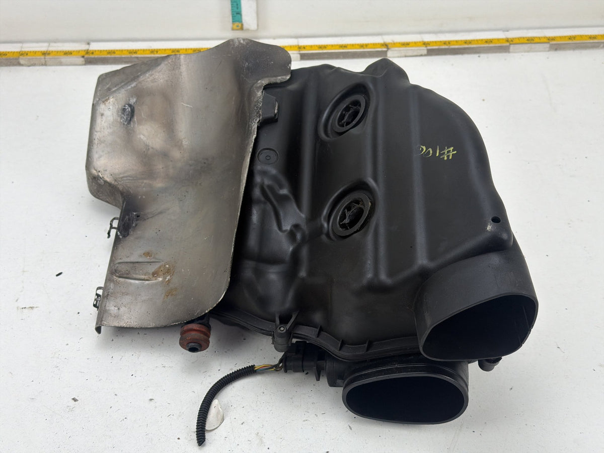 2011-2013 BMW 550i xDrive F10 Engine Air Cleaner Filter Housing 13717577466 OEM