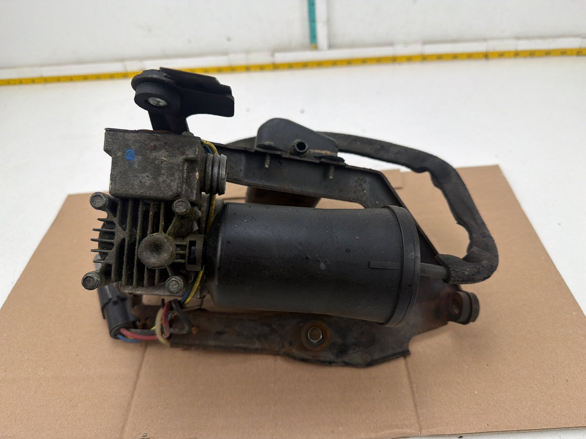 2003-2006 Lincoln Navigator U228 Air Ride Suspension Compressor Pump OEM