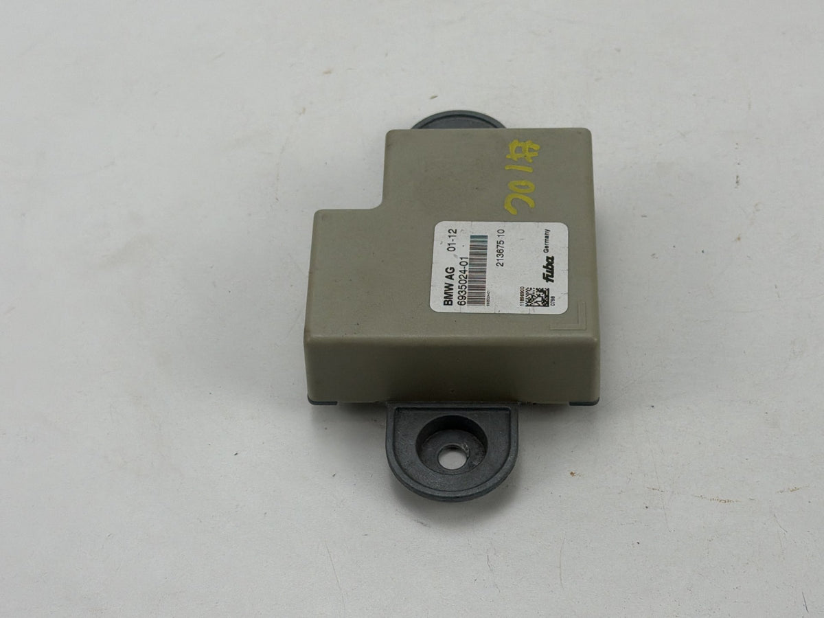 2011-2016 BMW 550i xDrive Rear Trunk Upper Telematics Antenna Amplifier OEM