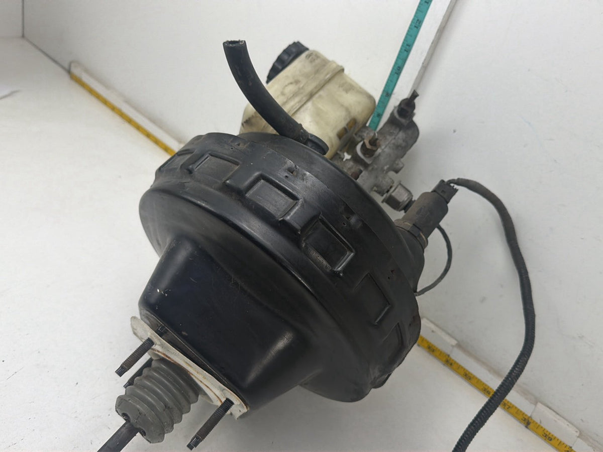 2003-2006 Lincoln Navigator Master Cylinder Power Brake Booster OEM