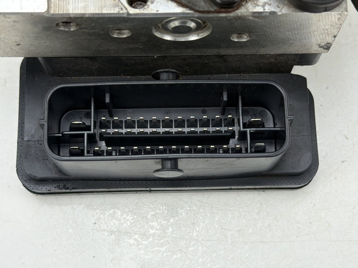 2016-2018 Kia Optima ABS Anti-Lock Brake Pump Control Module Assembly OEM