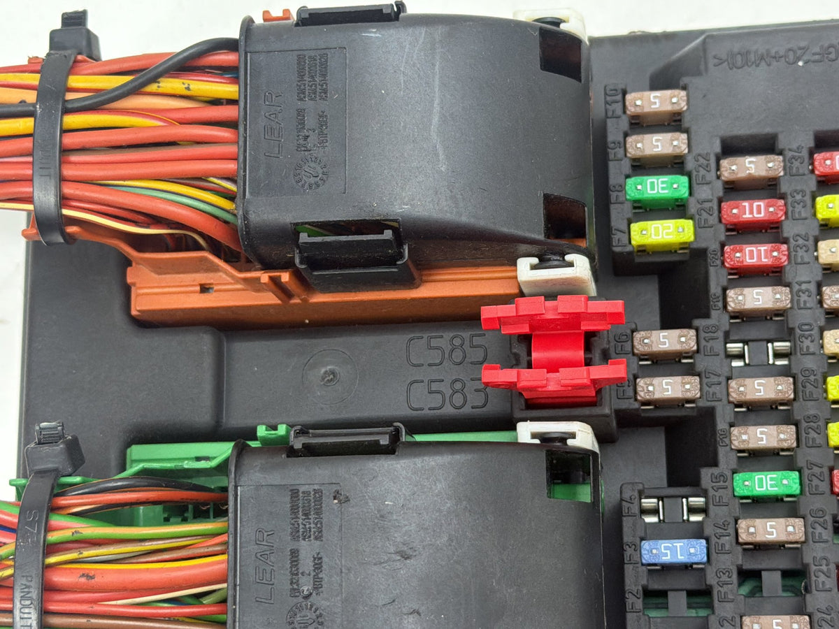 2010-2012 Land Rover Range Rover L322 Junction Fuse Box Body Control Module OEM