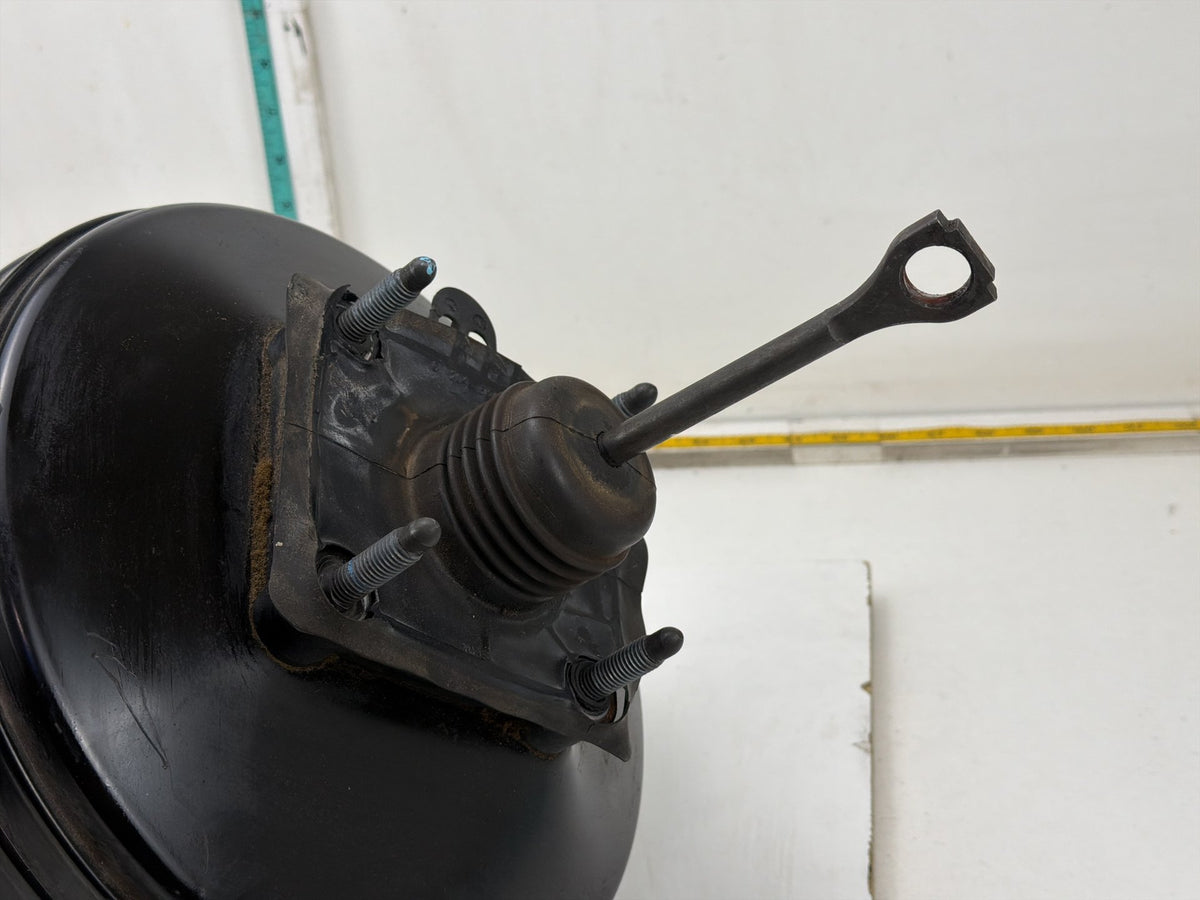 2007-2008 GMC Yukon Denali Brake Booster Master Cylinder Fluid Reservoir OEM