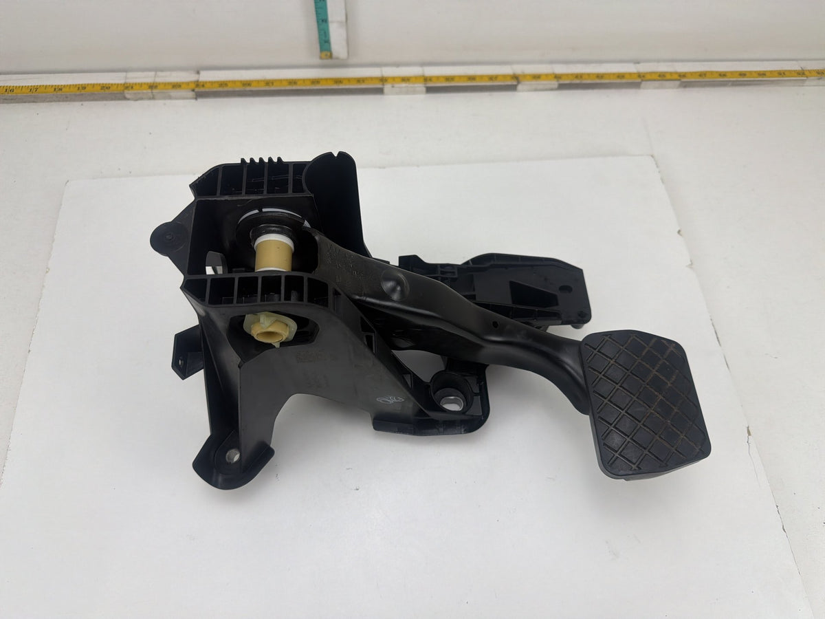2015-2020 Audi A3 Brake Stop Pedal w/ Bracket Support 5Q1721117E OEM