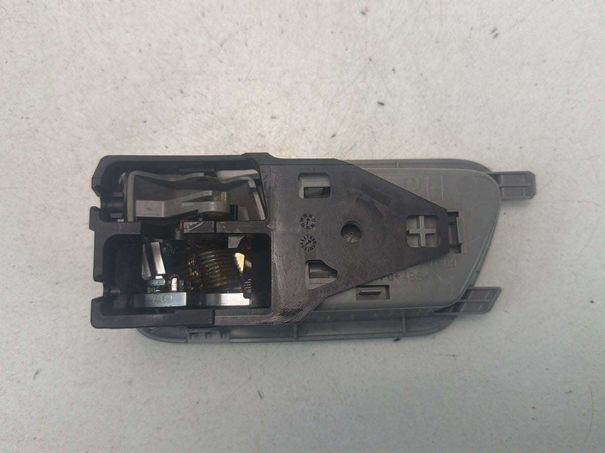 2011-2020 Toyota Sienna L30 -Front Right Passenger Side Door Interior Handle OEM