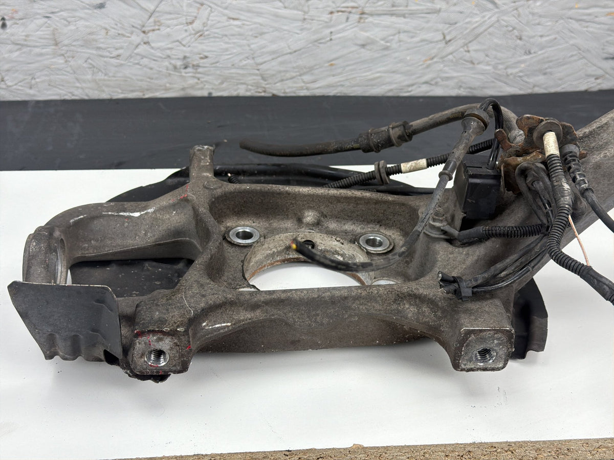 2014-2017 Maserati Quattroporte Rear Left Steering Spindle Knuckle With Hub OEM