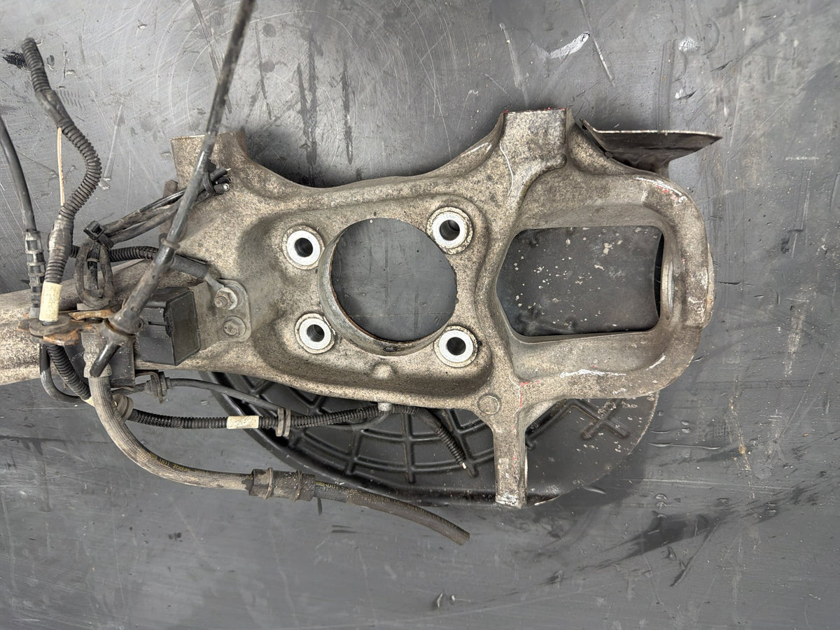 2014-2017 Maserati Quattroporte Rear Left Steering Spindle Knuckle With Hub OEM