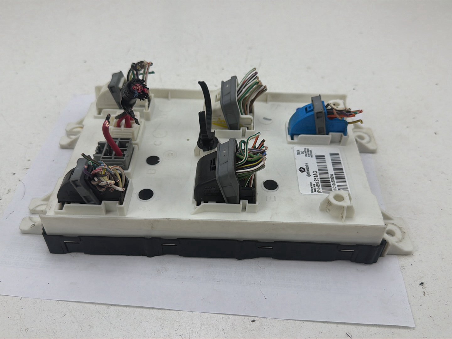 2013 Ram 1500 Body Control Module BCM Fuse Box Panel Computer 04692251AG OEM