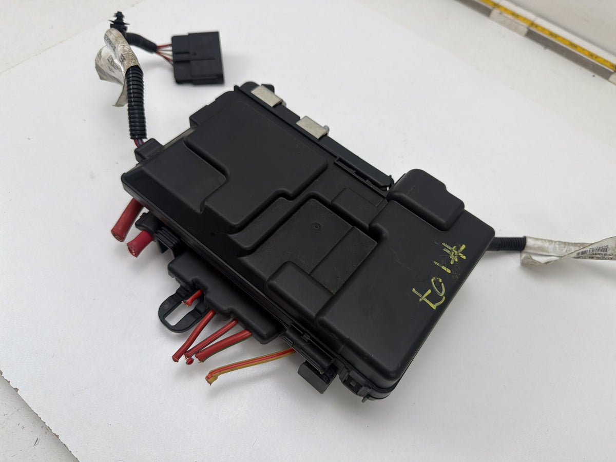 2015-2018 Volvo S60 - Engine Bay Fuse Box 30659092 OEM