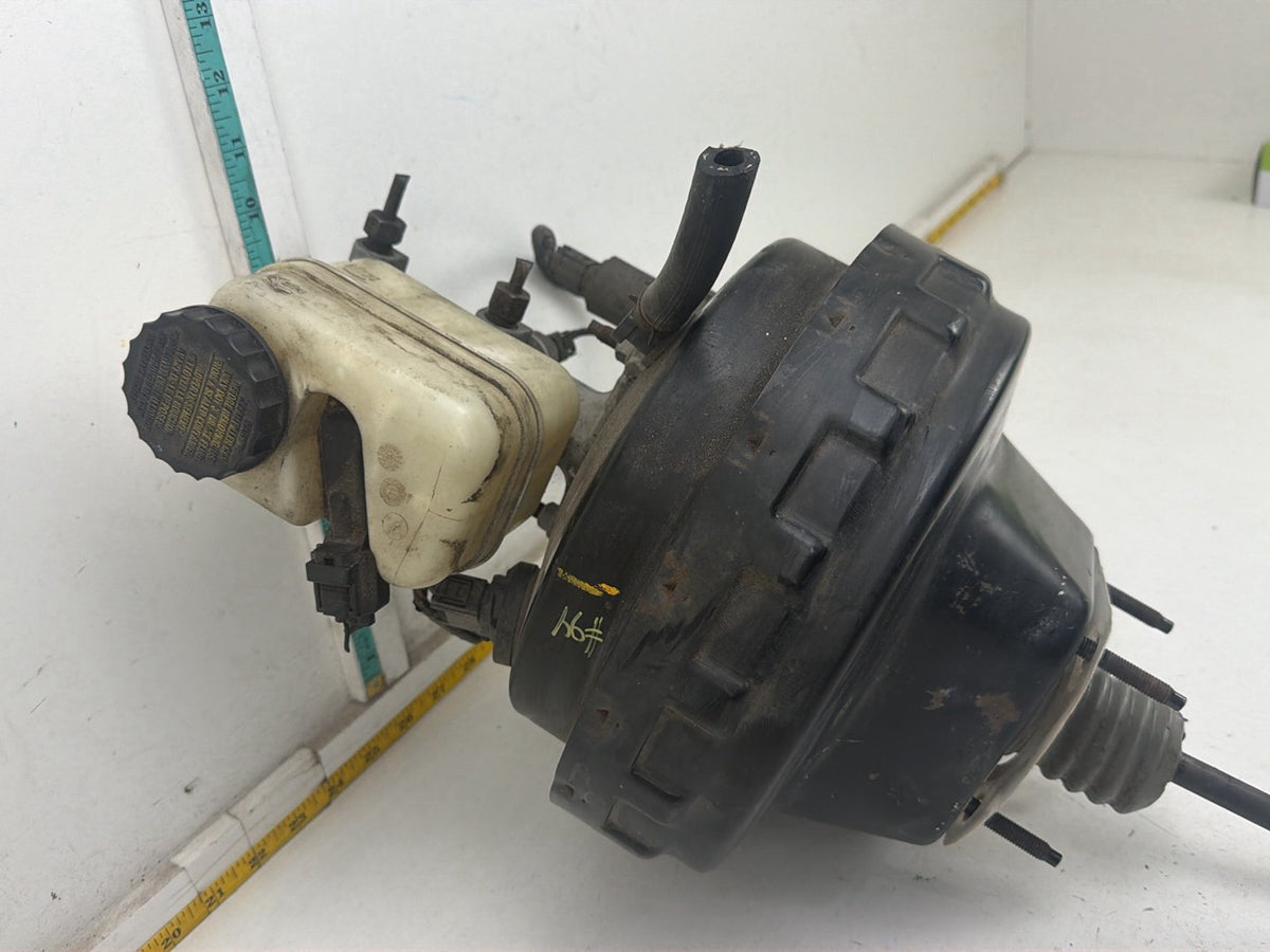 2003-2006 Lincoln Navigator Master Cylinder Power Brake Booster OEM