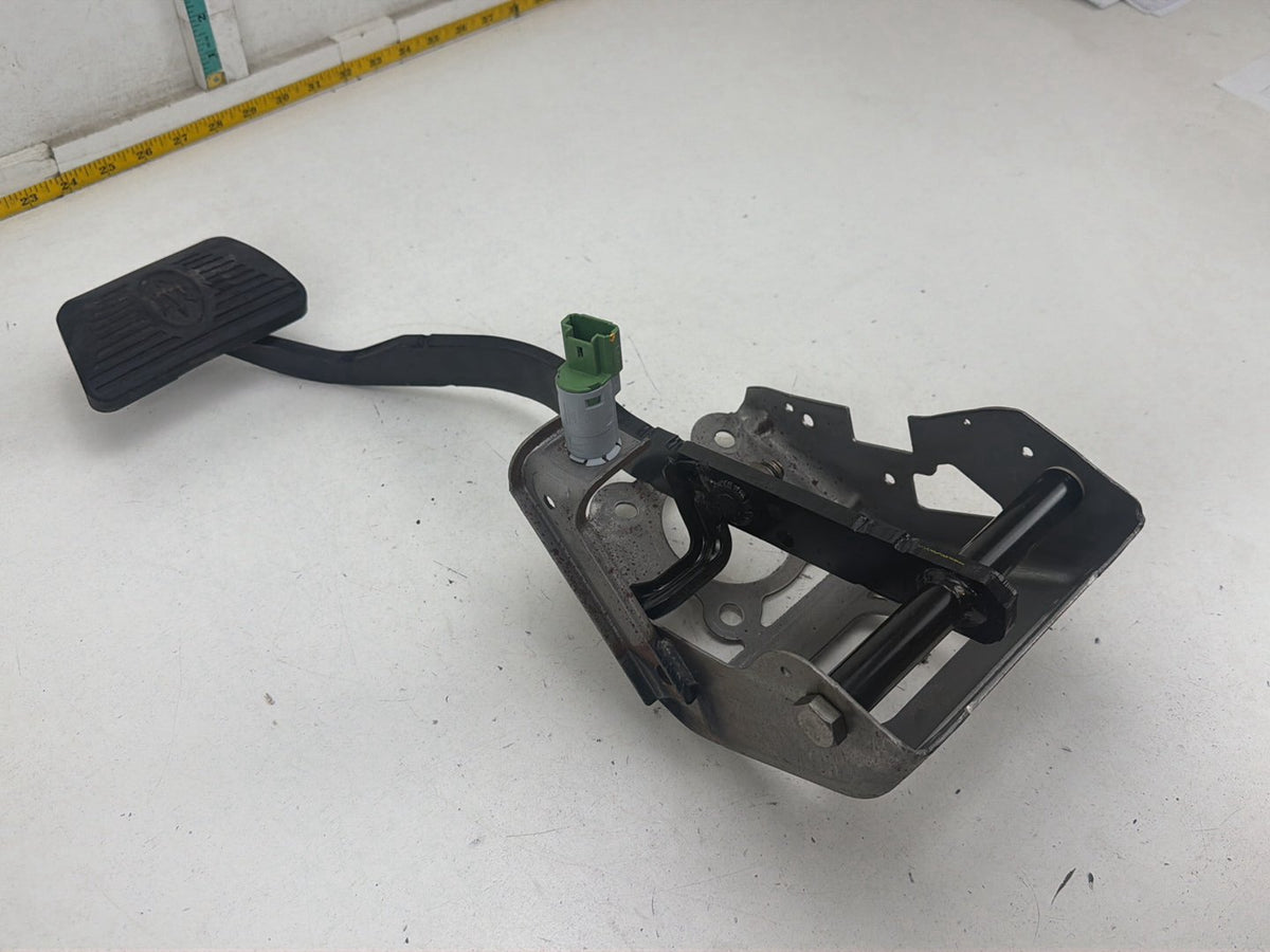 2014-2017 Maserati Ghibli III M157 Pedal Brake Stop Foot With Pad Bracket OEM