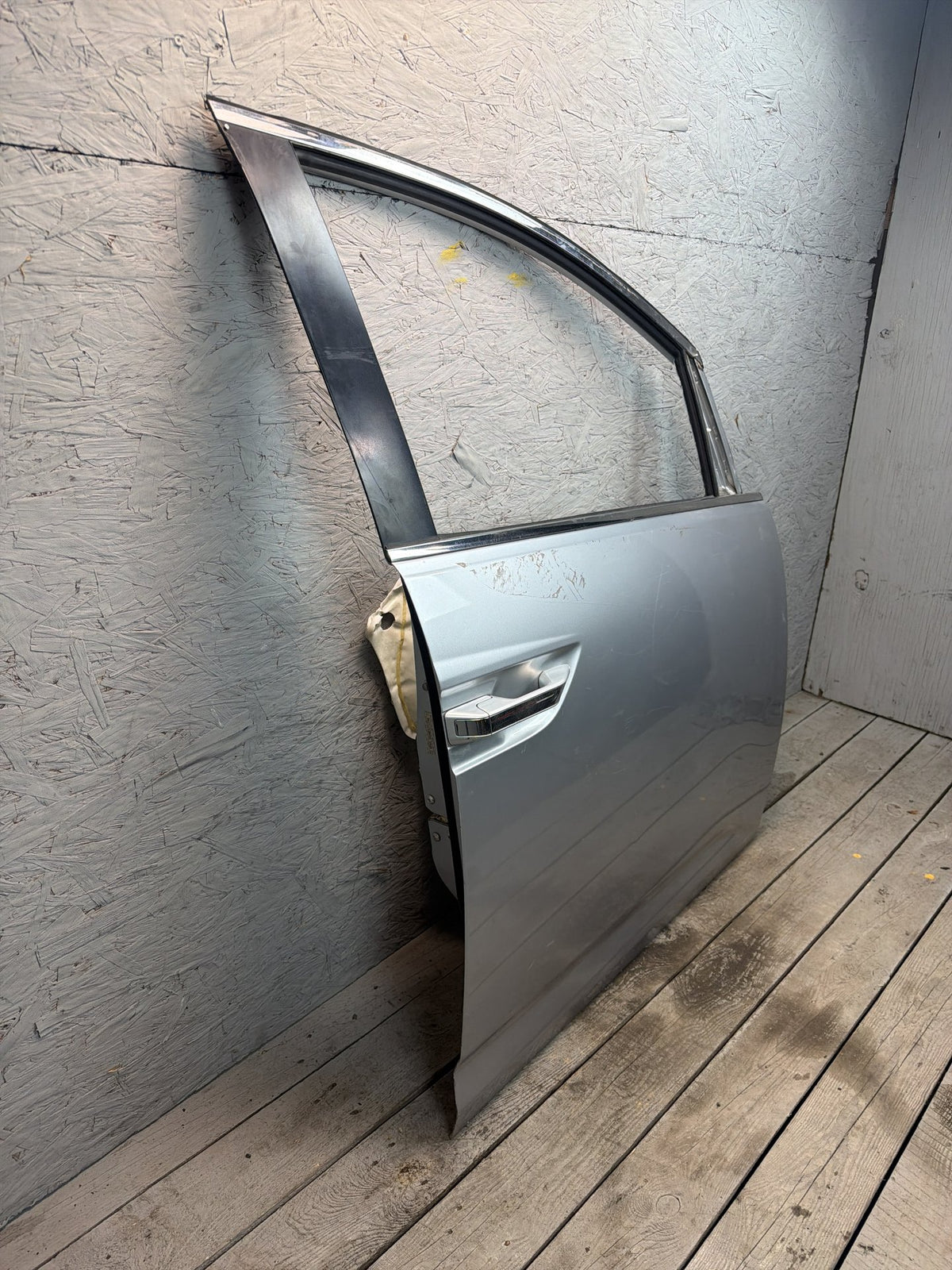 2011-2017 Honda Odyssey Front Right Passenger Side Door Shell w/ Door Handle OEM