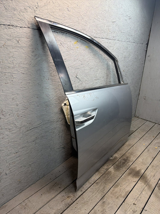 2011-2017 Honda Odyssey Front Right Passenger Side Door Shell w/ Door Handle OEM