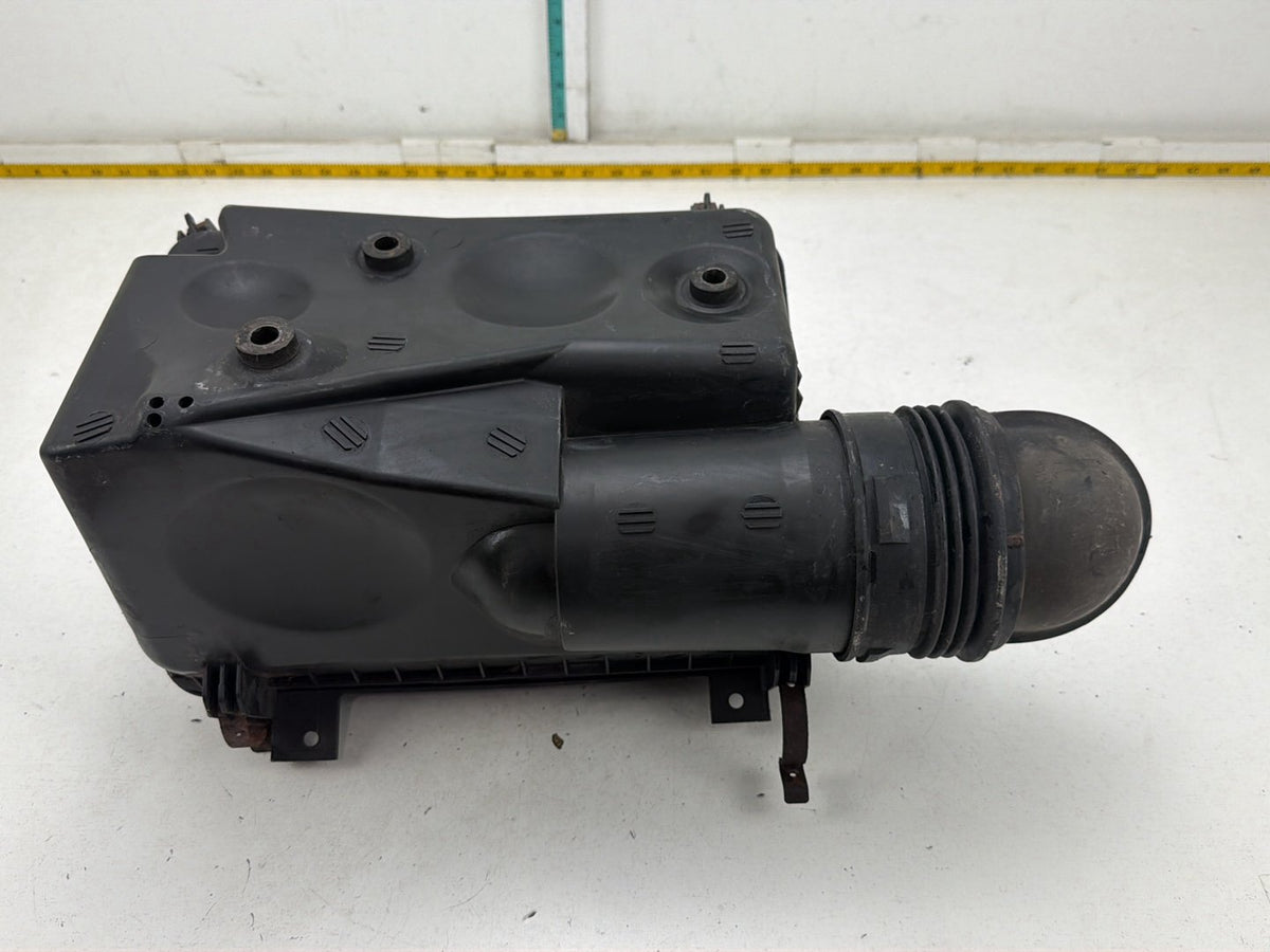 2003-2005 Toyota 4Runner 4.7L Air Intake Cleaner Filter Box Housing Assembly OEM