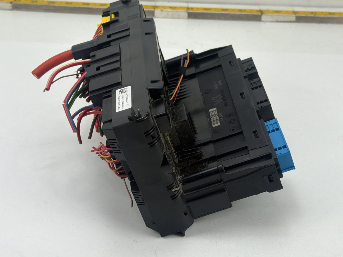 2011-2016 BMW 550i xDrive Front Dash Fuse Relay Box Block 61149252815 OEM