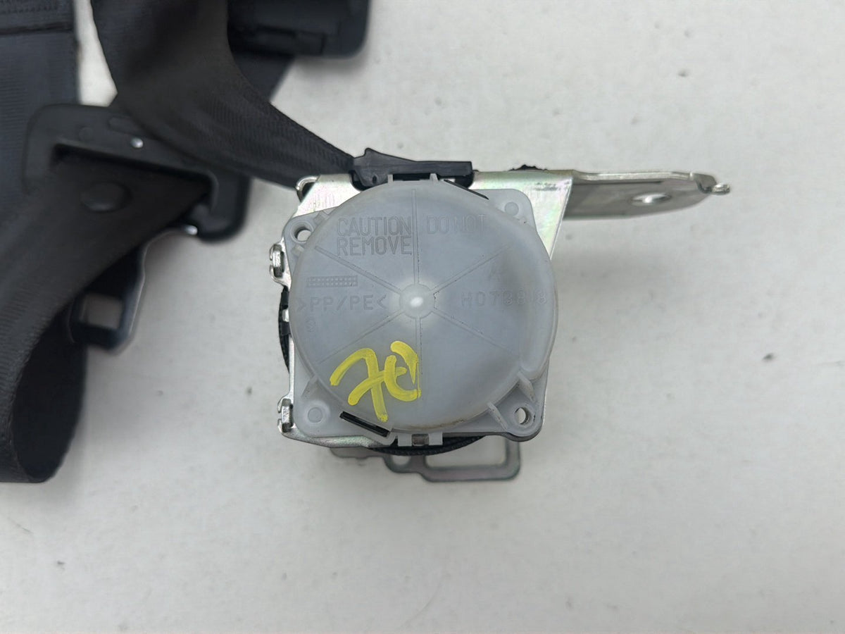 2009-2013 Infiniti G37- Rear Center Middle Seat Belt Retractor H073818 OEM