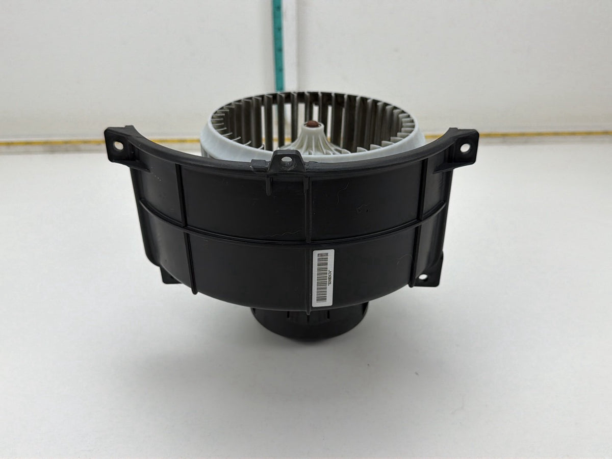 2003-2006 Porsche Cayenne A/C Heater Blower Motor Front Fan 7L0820021L OEM