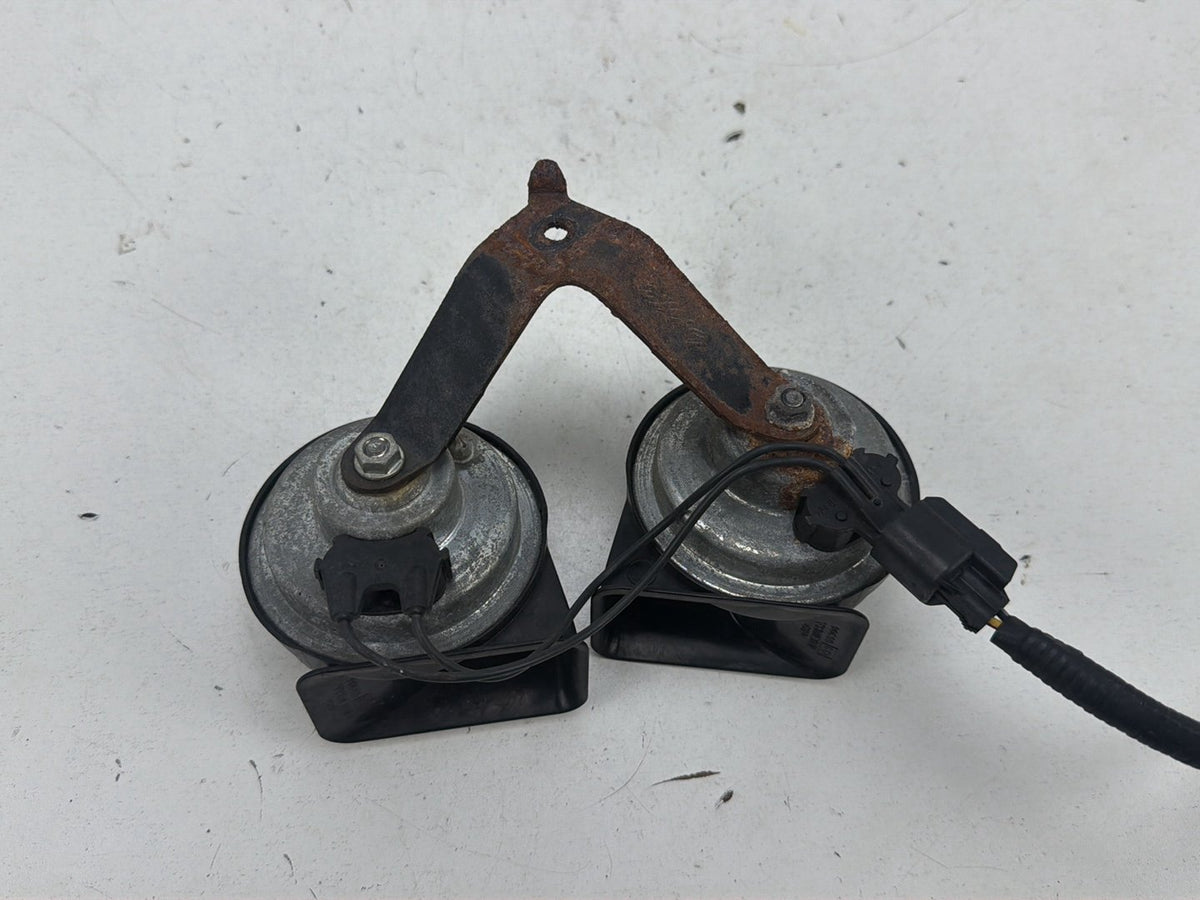 2011-2015 Ford Explorer High & Low Tone Dual Horn Signal Set A046495 OEM