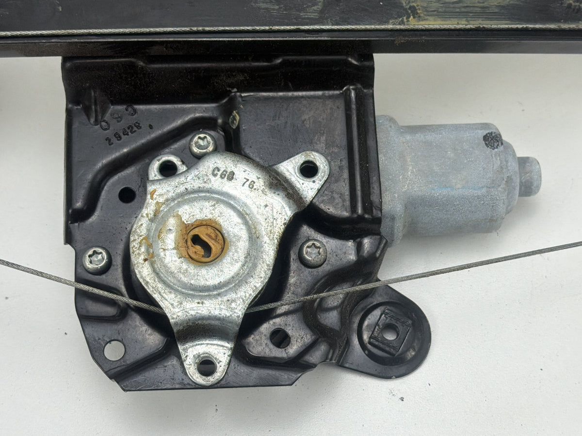 2013-2018 Nissan Altima Front Right Power Window Regulator Motor 80720-3TA4A OEM