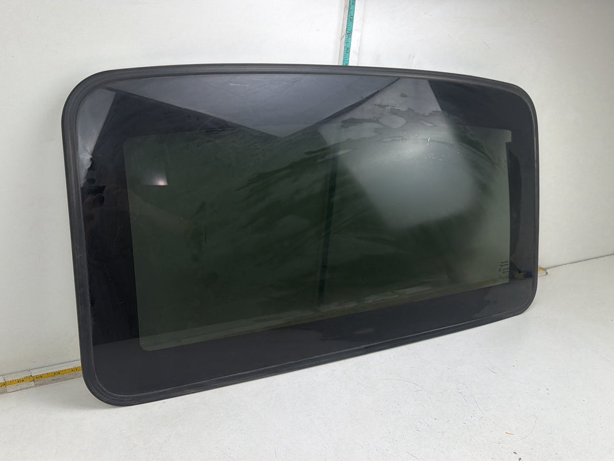 2017-2020 Toyota Sienna Front Overhead Moonroof Sunroof Glass 43R-001390 OEM