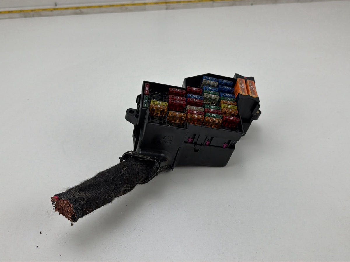 2003-2006 Porsche Cayenne Dashboard Fuse Relay Box 7L0941828A 7L0941824A OEM