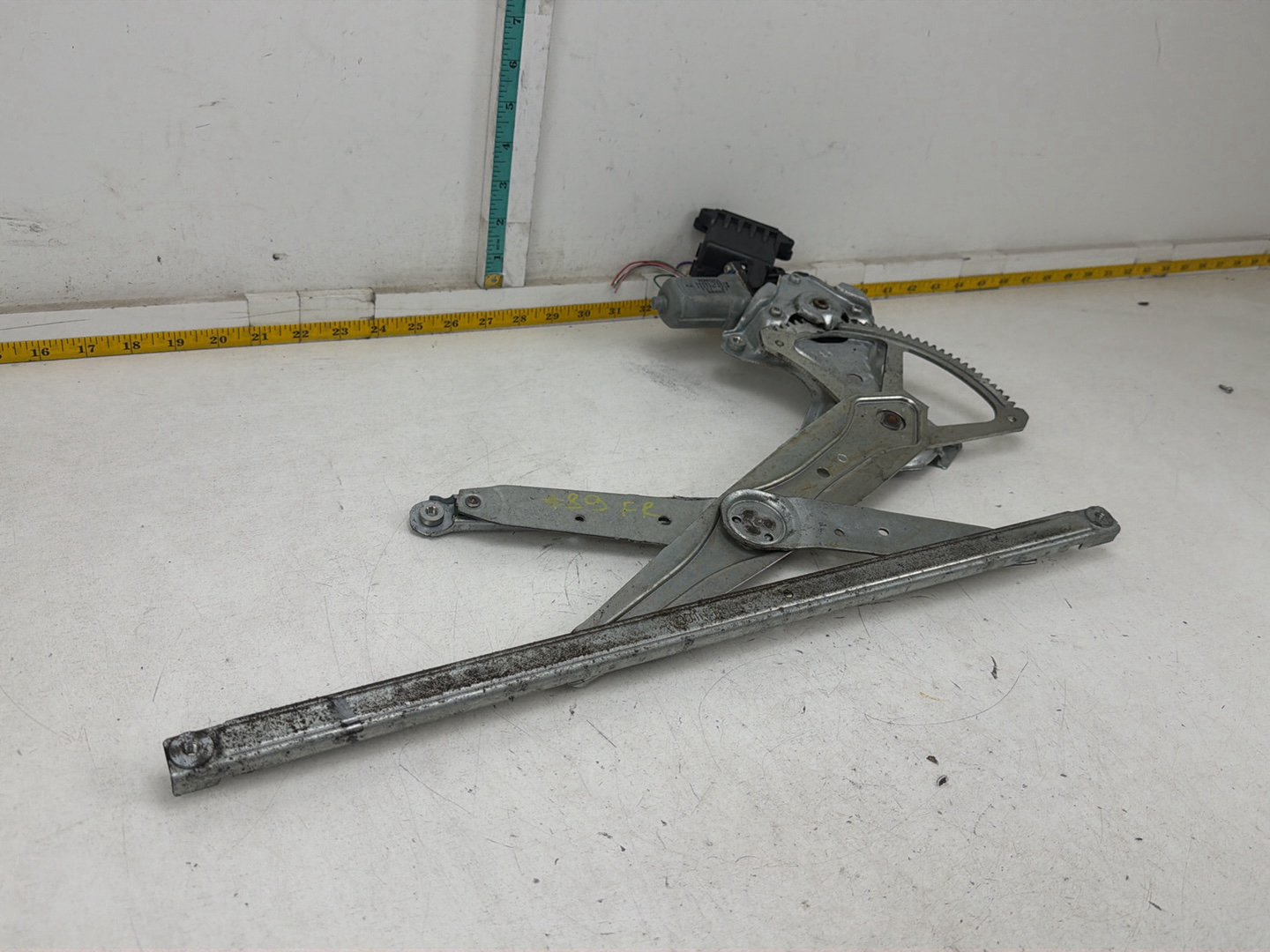 2007-2012 Lexus ES350 S190 Front Right Window Regulator & Motor 85701-33010 OEM