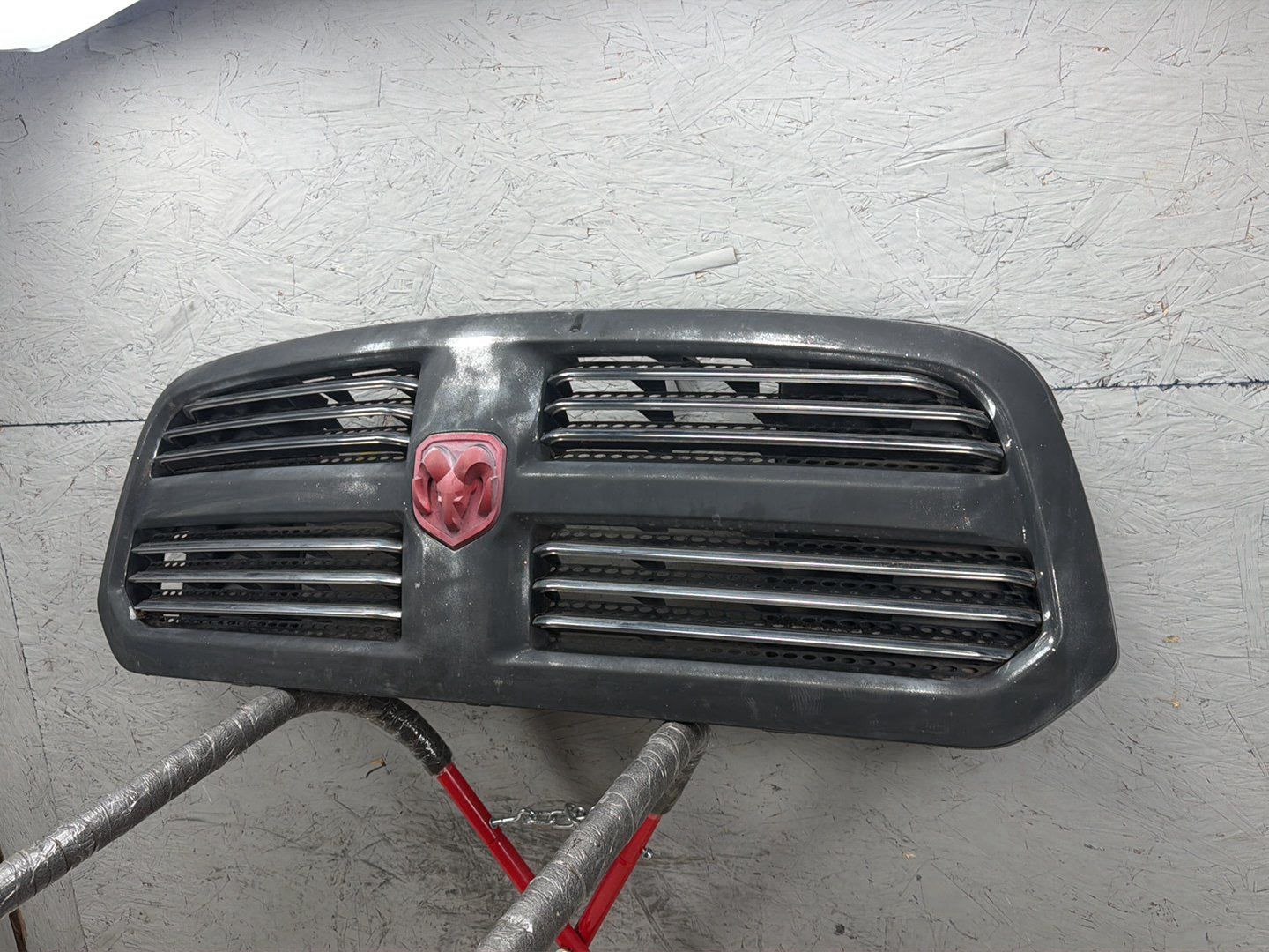 2013-2018 Ram 1500 Front Radiator Grille Insert 13DSSB3010AC OEM