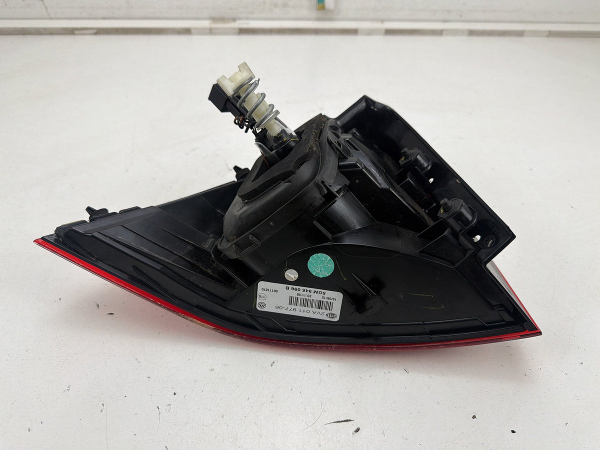 2015-2017 Volkswagen Golf Rear Right Passenger Quarter Outer Tail Light Lamp Oem