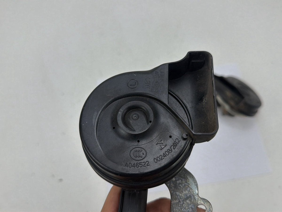 2014-2017 Maserati Ghibli High & Low Tone Horn Signal A046522 OEM