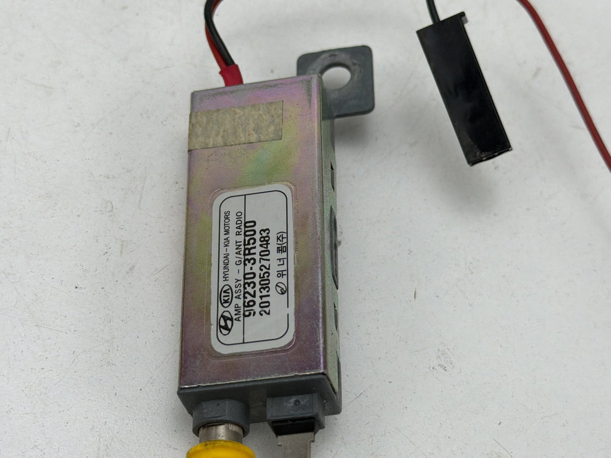 2014-2016 Kia Cadenza Rear Right Passenger Side Glass Antenna Amplifier OEM