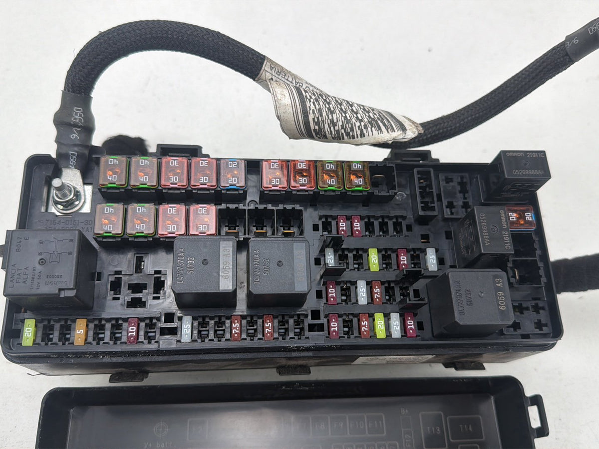 2014-2017 Maserati Ghibli Trunk Power Distribution Junction Fuse Box Relay OEM