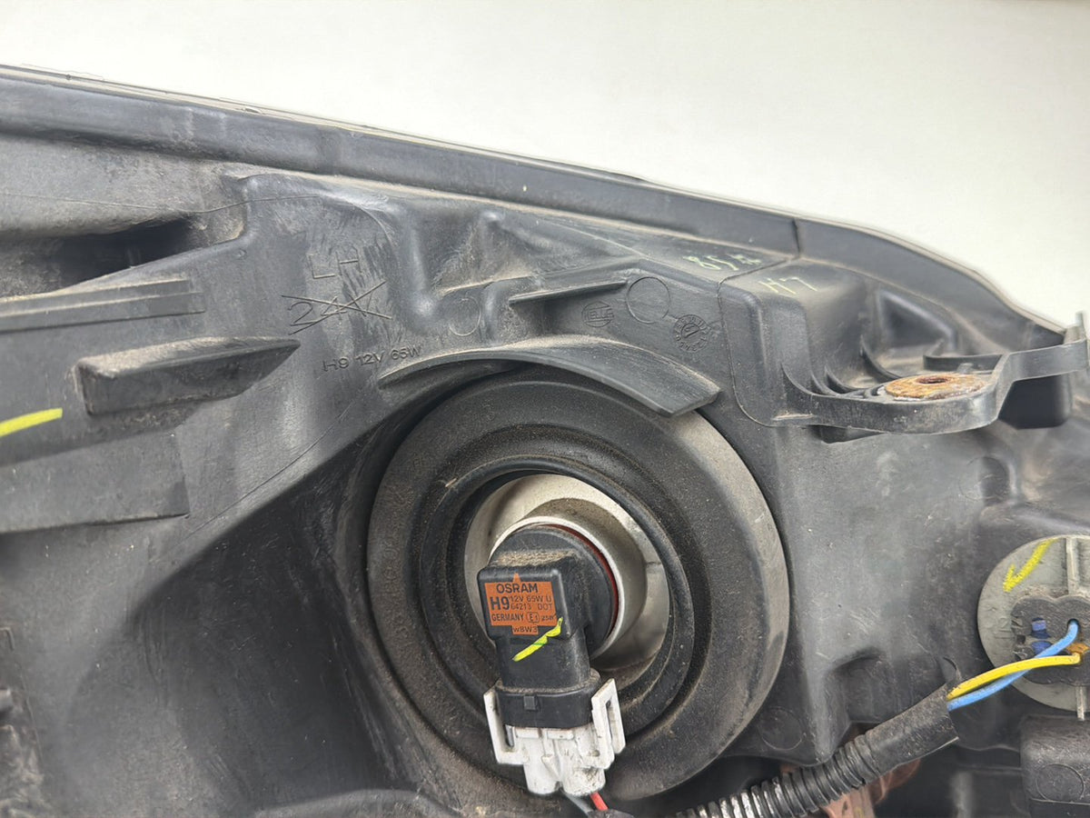 2016-2019 Nissan Sentra Front Left Driver Side Halogen Headlight Assembly OEM