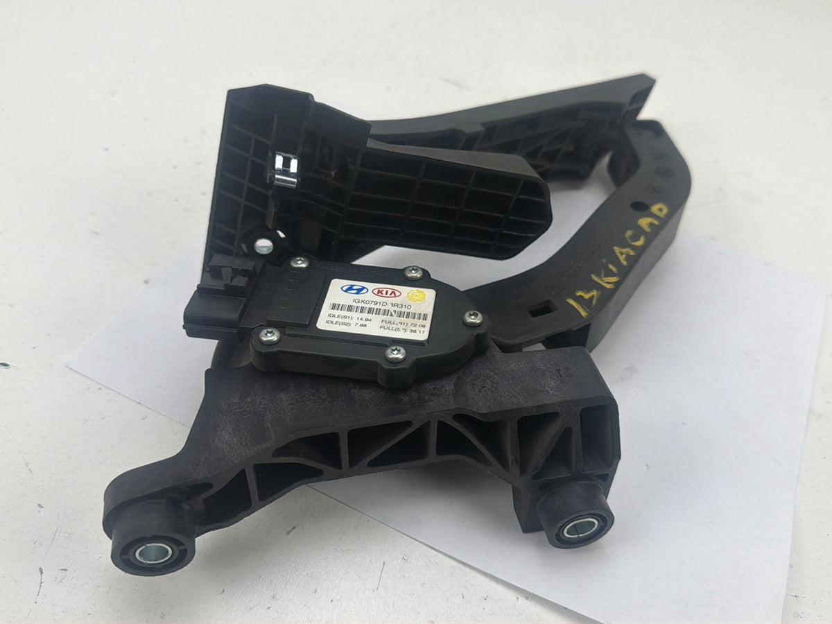2014-2016 Kia Cadenza Accelerator Gas Pedal 32726-3R300 OEM