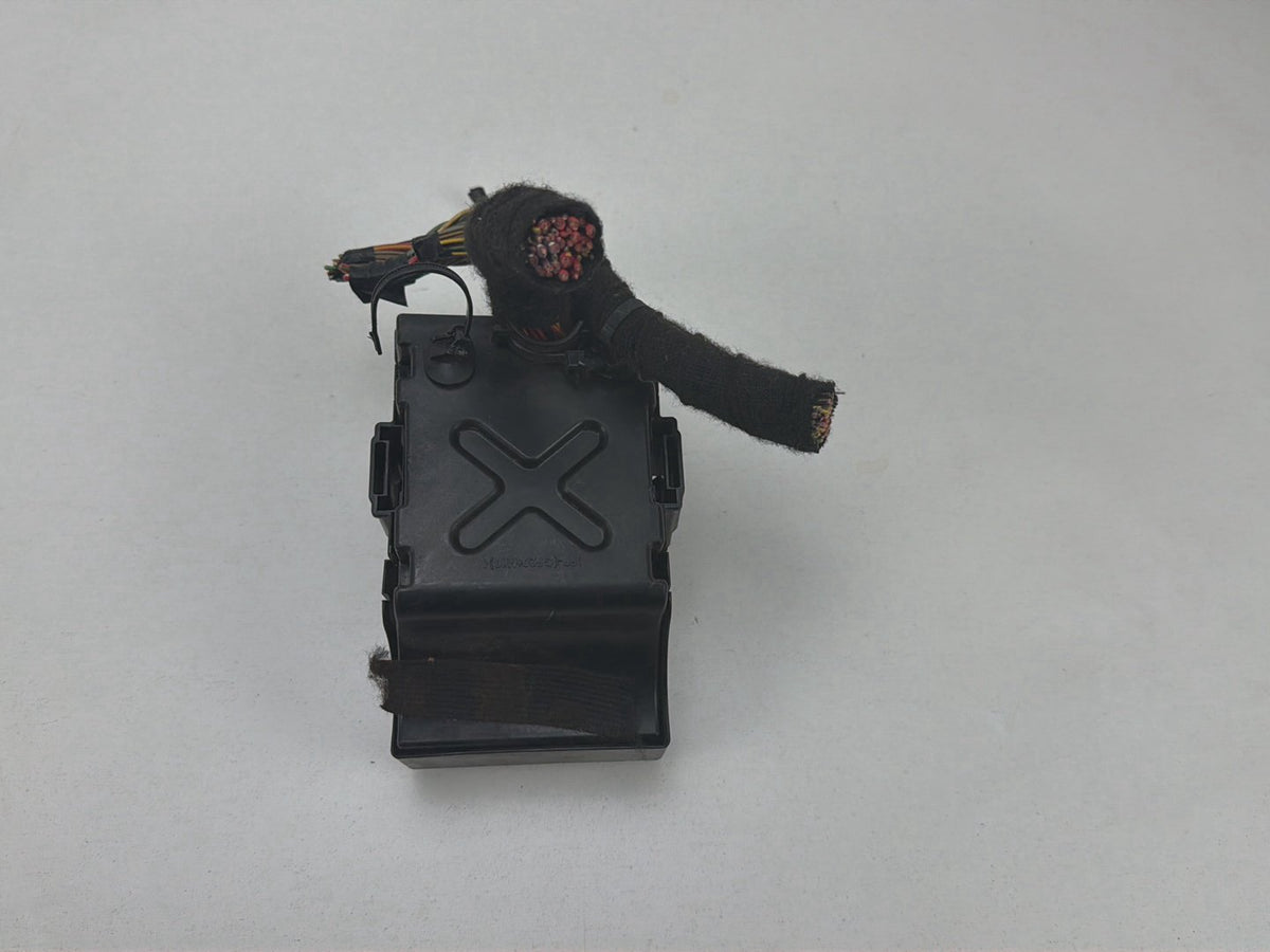 2012-2016 Chevrolet Sonic RS Interior Dash Fuse Box Body Control Module OEM