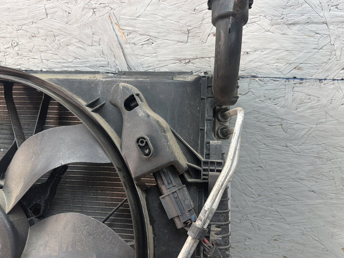 2011-2013 Jeep Grand Cherokee Engine Radiator Cooling Fan Shroud Module OEM