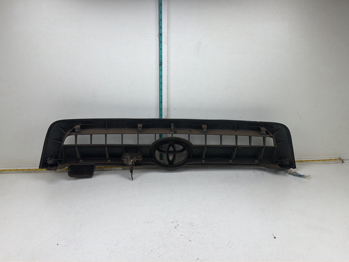 2005-2007 Toyota Sequoia Front Upper Grille w/ emblem 53100-0C060 OEM