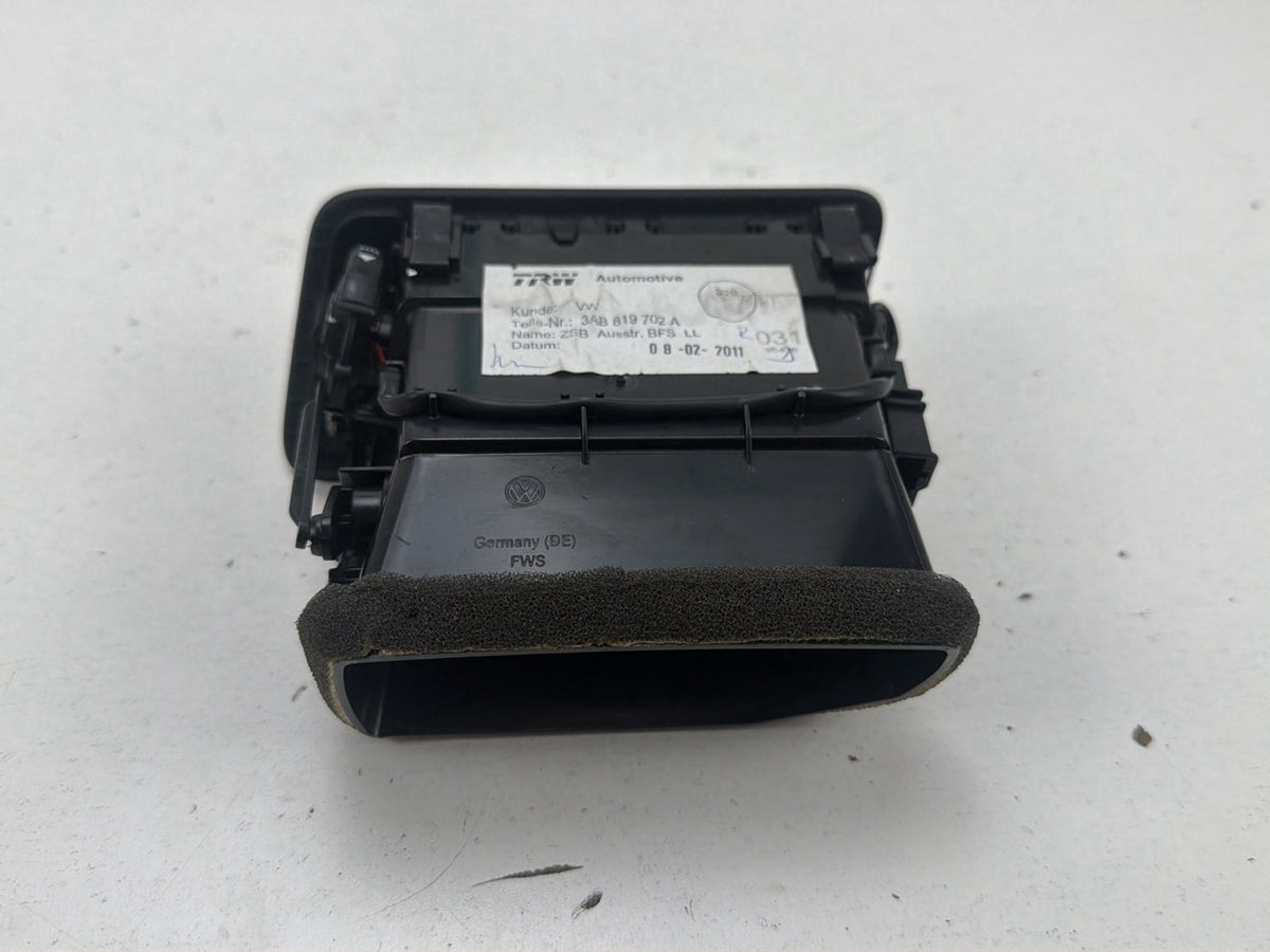 2007-2011 Volkswagen CC Right Passenger Side Dash Air Vent 3AB 819 702 A OEM