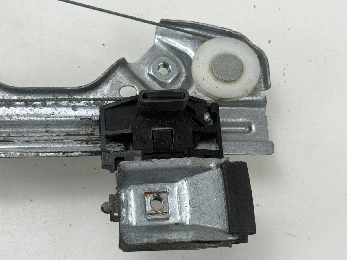 2007-2014 GMC DENALI GMT900 Front Right Side Power Window Regulator W/ Motor OEM