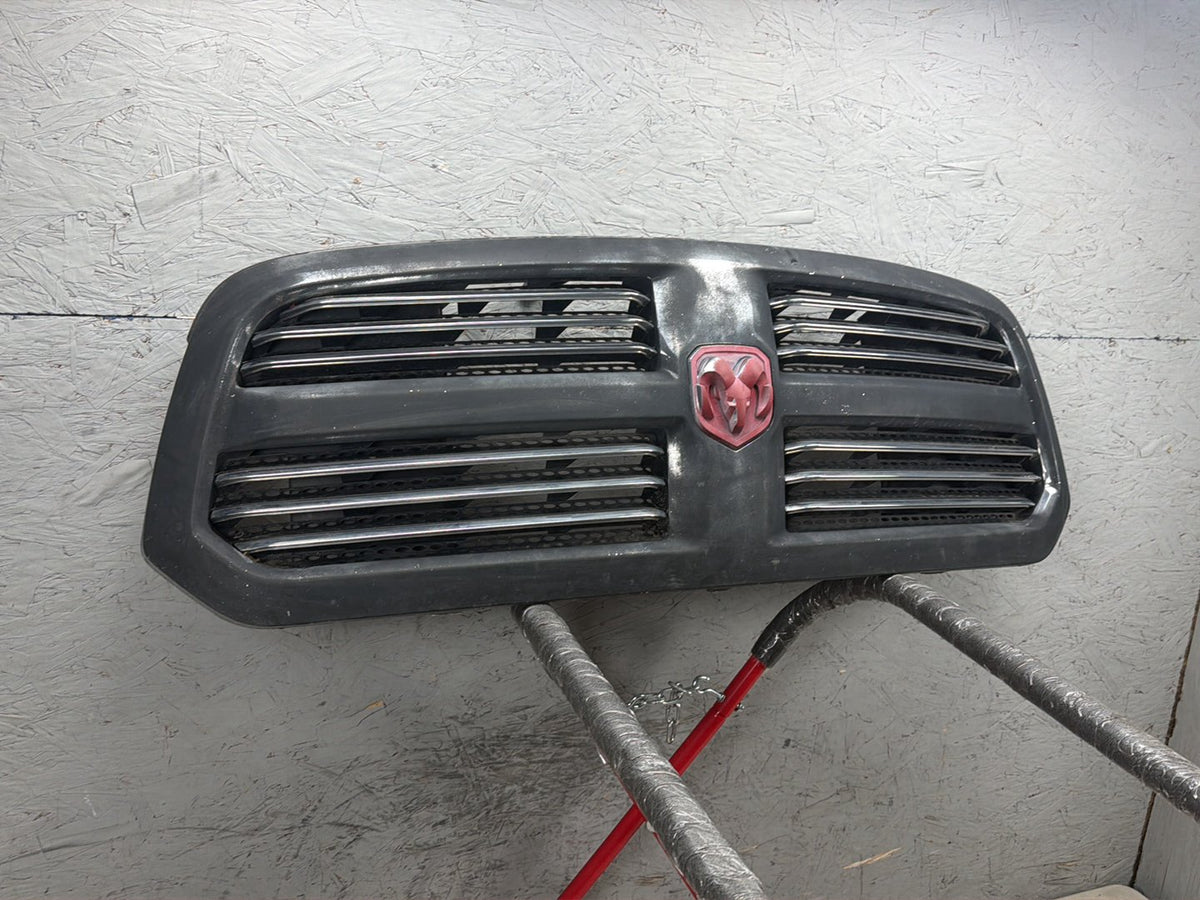 2013-2018 Ram 1500 Front Radiator Grille Insert 13DSSB3010AC OEM